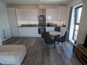 1 bed flat dartford with balcony next to station
