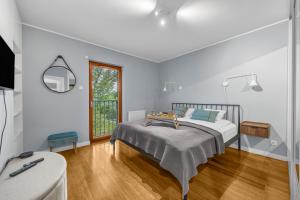 Warsaw Prestige Apt- 76m2, Parking & Balconies