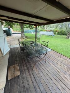 Le Cabanon de Gégé, a peaceful oasis with a swimming pool