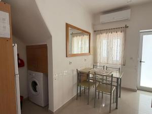 Casinha - 80 m from the beach