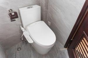 bathtub kingbed elevator Studio