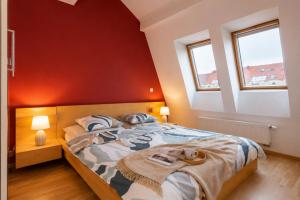 Stylový Penthouse s balkonem blízko centra