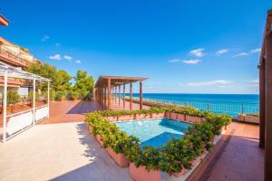 Il Suono del Mare - Sea Front Apt and Pool - Happy Rentals