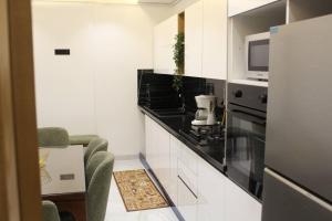 Charming 2-Bedroom Apartment in Central Tunis with Garden View