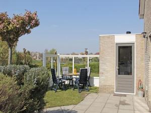 Bungalow in Breskens near the Beach