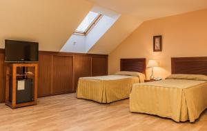 Family Room (2 Adults + 2 Children) room in Sercotel Guadiana