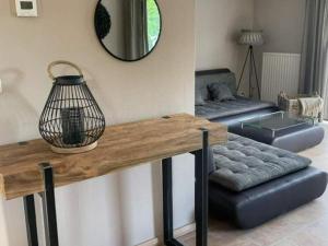 Spacious Stay Near the Sea