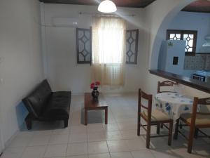 Antistoni Vacation House Scenic Nature View, Private Balcony & Yard
