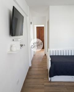 Bright beachfront apartment with ocean view