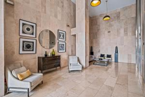 Nest Collection Puerta del Sol