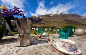 Nýlenda - Charming Two Bedroom Seaside Property, Mountain and Town Views