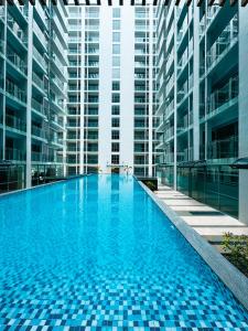 Holiday Family 2BR Apartment Hotel with City View near Airport, City of Dreams, MOA, and Okada