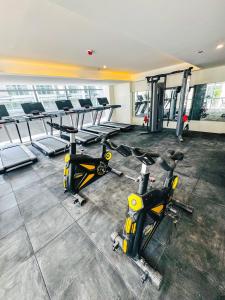 Holiday Family 2BR Apartment Hotel with City View near Airport, City of Dreams, MOA, and Okada