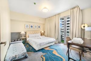 Holiday Family 2BR Apartment Hotel with City View near Airport, City of Dreams, MOA, and Okada