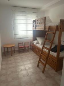 Apartamento con piscina en playa de Pals con AC
