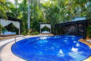 Luxury Apartment with Resort Amenities