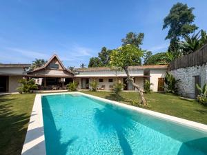 Peaceful 3BR villa with Pool in Kedungu