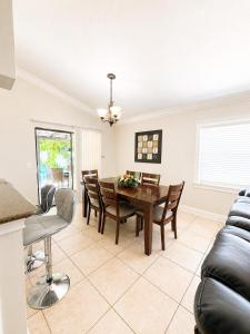 Cozy Family home 3B2B Residential area in Tampa
