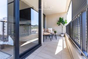 HT Premium location with terrace, parking, and AC