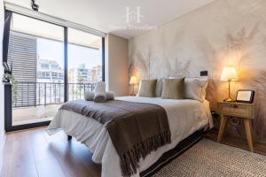 HT Premium location with terrace, parking, and AC