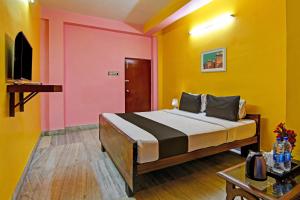 Hotel O by OYO Red Rose Near Noapara Metro Station
