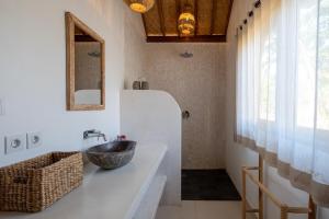 3BR Villa Joglo Catalina - Family Gataway - Heart of Uluwatu