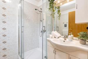 House In The Vineyards Ankaran - Happy Rentals
