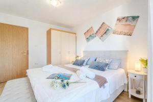 House In The Vineyards Ankaran - Happy Rentals