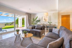 Mairena Forest sea view & pool- Happy Rentals