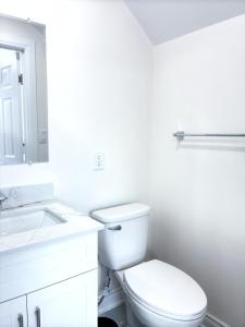 Charming 2BR Toronto Home Walk to Subway