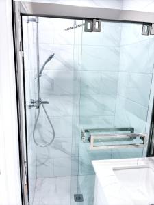 Charming 2BR Toronto Home Walk to Subway