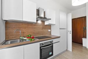 House Carletta 200m From The Sea - Happy Rentals