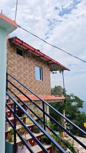 Indra home stay kasardevi