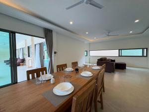 Martins Villa 3BR Pool Villa with Tropical Garden