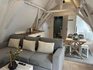 Stylish 2BR &1LR Apt, Prime Belgian Location