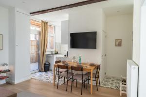 Stylish 1BR Apt, with Living Room in Central Ghent with WiFi & TV