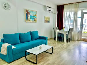 Acqua Santa 66 Summerland Apartments