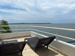 1 bedroom private jacuzzi and direct beach access