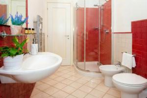 Modern apartment with Free parking, Balcony and Very easy City Access
