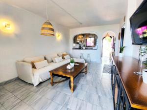 AA Guest - The Horse Sea Views with Swimming Pool