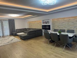 Casa Urbano Mall- Floresti