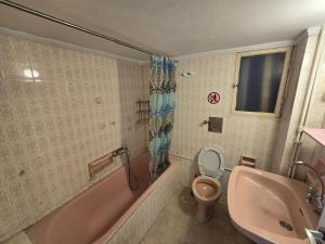 GRI LAMBR - Room 2 - SHARED APARTMENT - Beautiful Views in The Center Of Piraeus