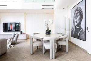 Paradiso Berawa - Stylish 3BR Retreat in Trendy Berawa!