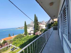 Apartment Luka, Seaview with Terrace and Balcony - Up to 6 Guests