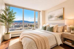 Spacious 3BR in Crosstown Steps to Gastown Chinatown and Seawall
