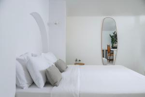 Sophia Oia Suites