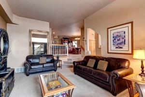 Luxurious Accommodation with a Hot Tub for a Mountain Getaway in Breckenridge, Colorado