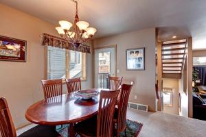 Luxurious Accommodation with a Hot Tub for a Mountain Getaway in Breckenridge, Colorado