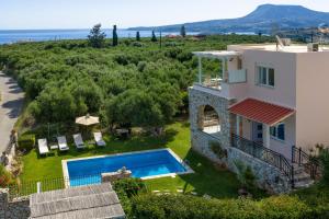Sea view villa Manolis with private pool near the beach