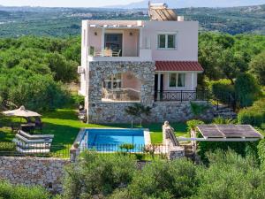 Sea view villa Manolis with private pool near the beach